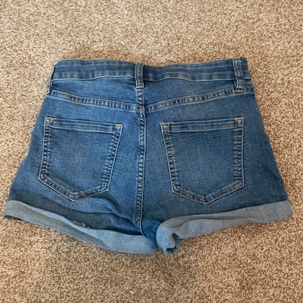 Shorts - Picture 3 of 3
